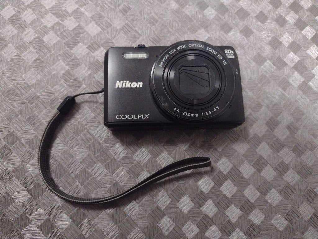 Digitaal fotoapparaat NIKON Coolpix S7000, Audio, Tv en Foto, Fotocamera's Digitaal, Ophalen, Gebruikt, Ingebouwde flitser, Compactcamera