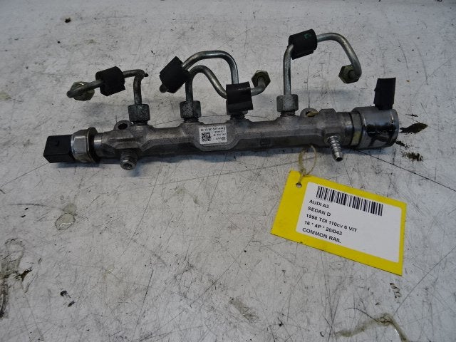 INJECTIEGALERIJ Audi A3 Limousine (8VS / 8VM) (04L089G), Gebruikt, Audi