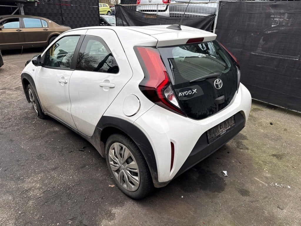 FEU ARRIÈRE GAUCHE Toyota Aygo X (01-2021/-) (|815610H180|), Kundenbetreuung@toyota.de, Toyota, Utilisé, Toyota-Allee 2
50858  Köln, DE