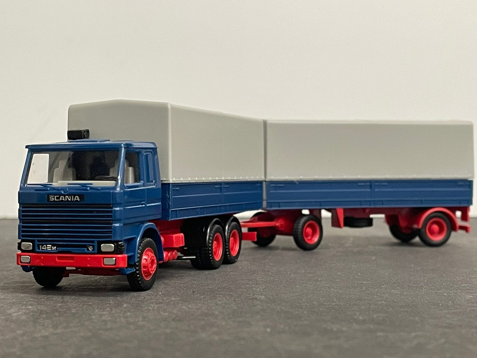 Herpa Scania 142 blauw grijs combinatie 1:87, Ophalen of Verzenden, Zo goed als nieuw, Bus of Vrachtwagen, Herpa