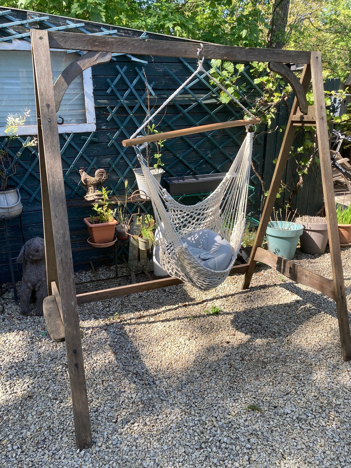 Hangstoel in netlook aan houten frame, Tuin en Terras, Hangmatten, Ophalen, Gebruikt