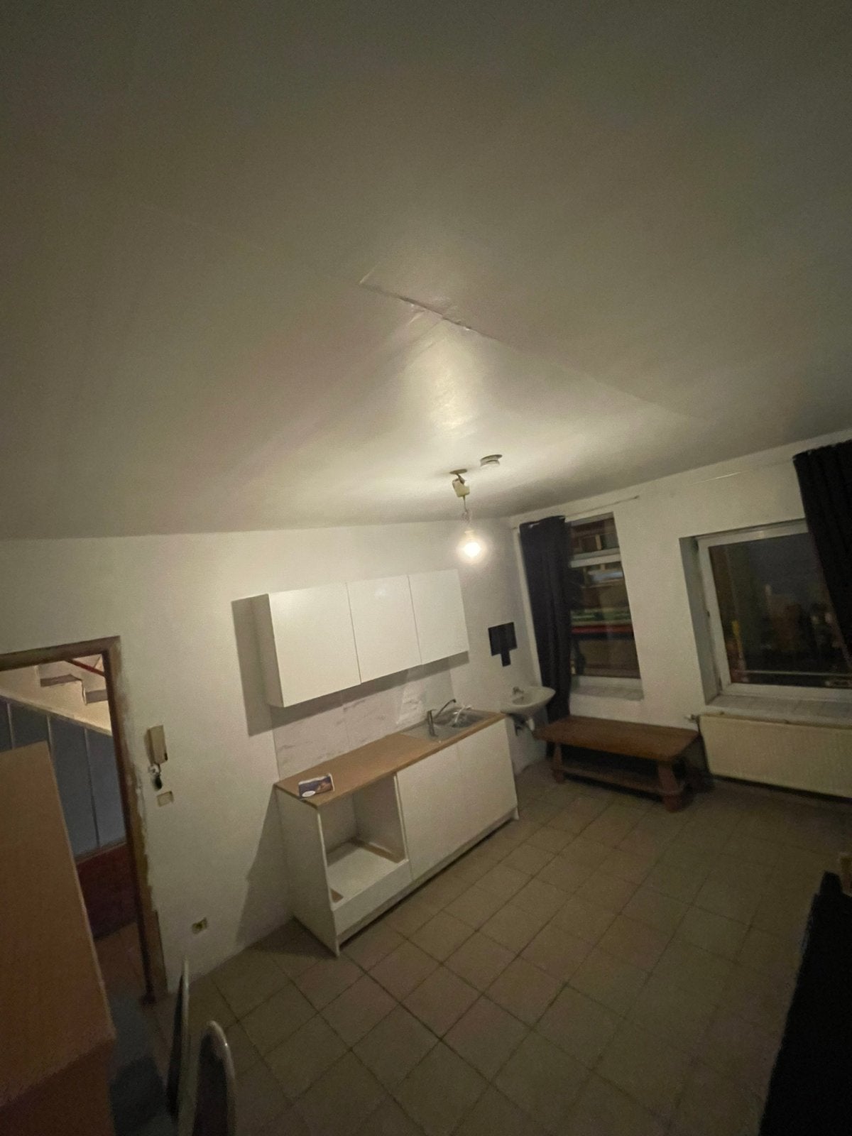 STUDIO A LOUER AVEC DOMICILIATION ET CHARGES COMPRISES, 20 tot 35 m², Luik (stad)