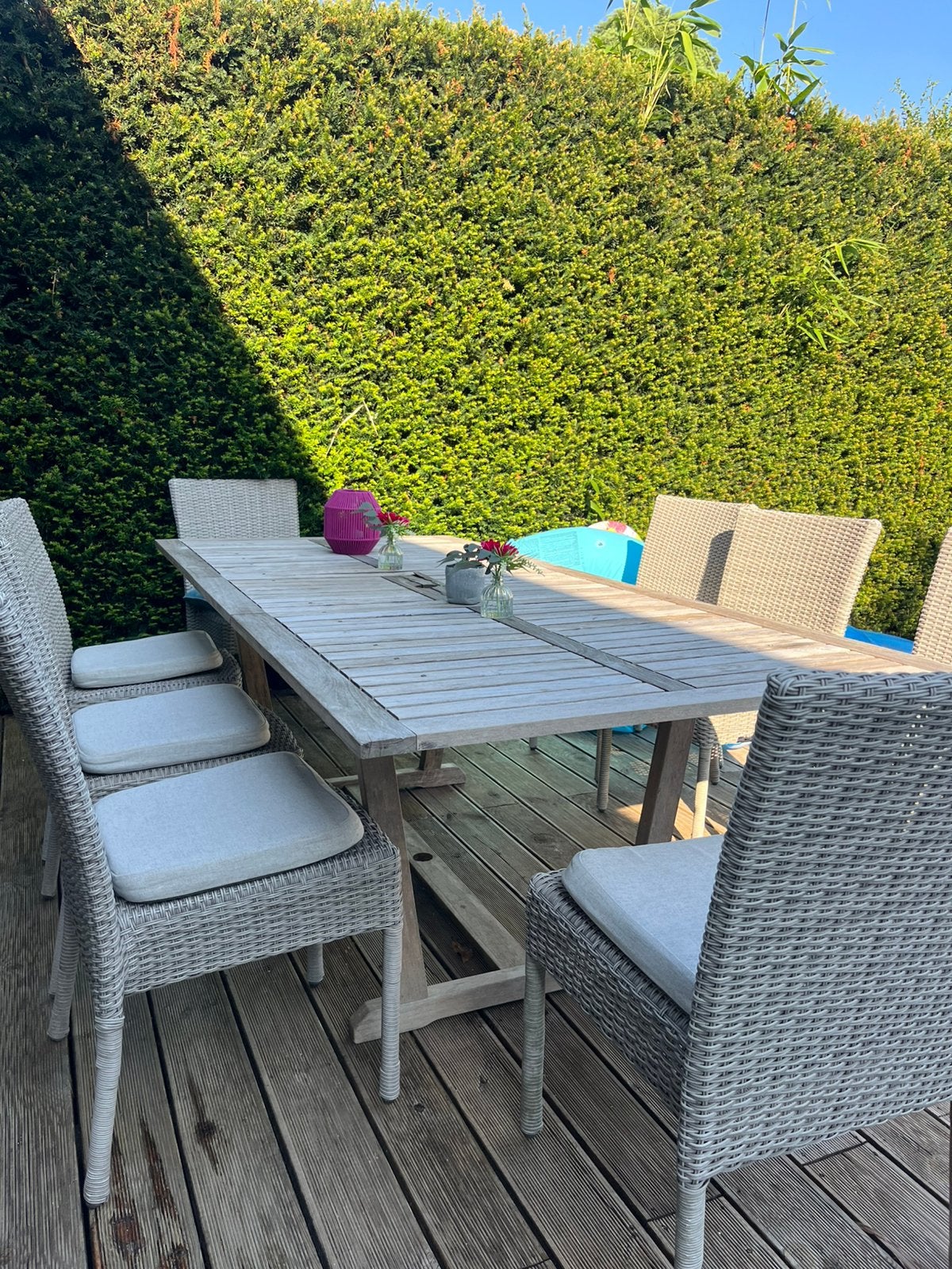 Table en teck et 8 chaises en résine tressée, Jardin & Terrasse, Ensembles de jardin, Chaise, Salons de jardin, 8 places, Utilisé