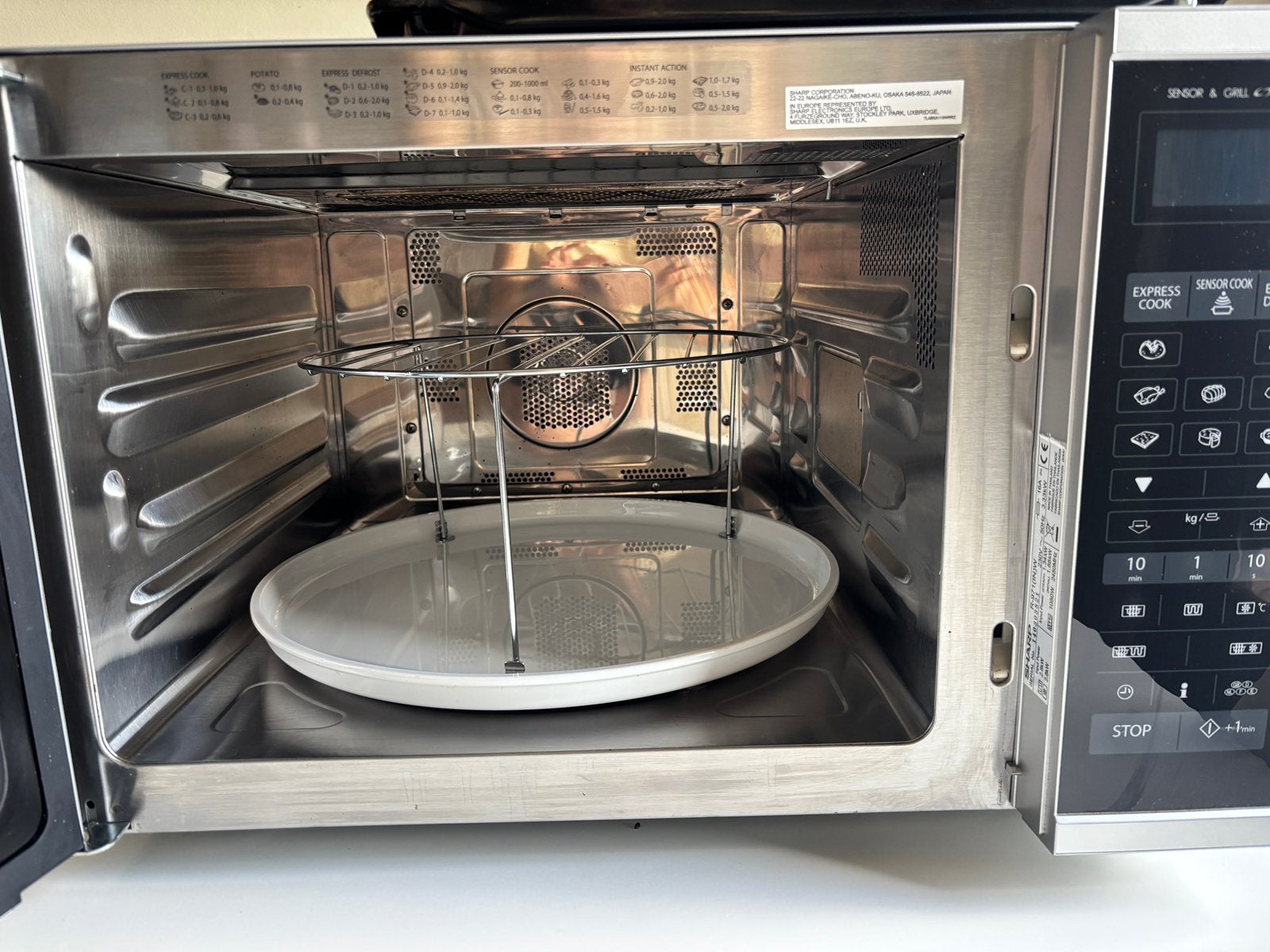 Sharp R-971(IN)W combimagnetron / heteluchtoven / grill, Ophalen, Zo goed als nieuw, Grill