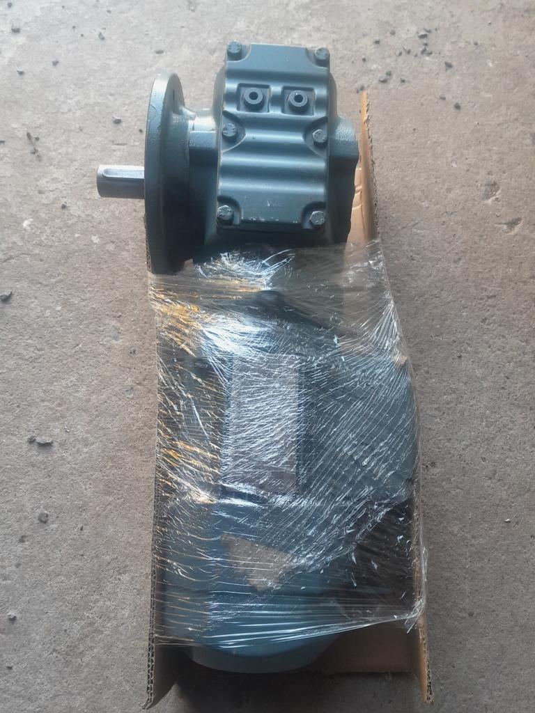Nouveau moteur à engrenages Sew sf47, Bricolage & Construction, Enlèvement