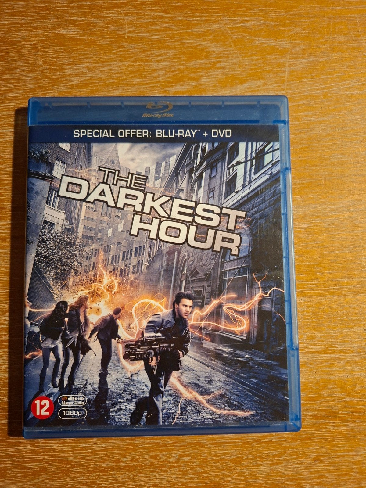Blu-ray + Dvd The Darkest Hour, Cd's en Dvd's, Vanaf 12 jaar, Ophalen of Verzenden, Zo goed als nieuw, Engels