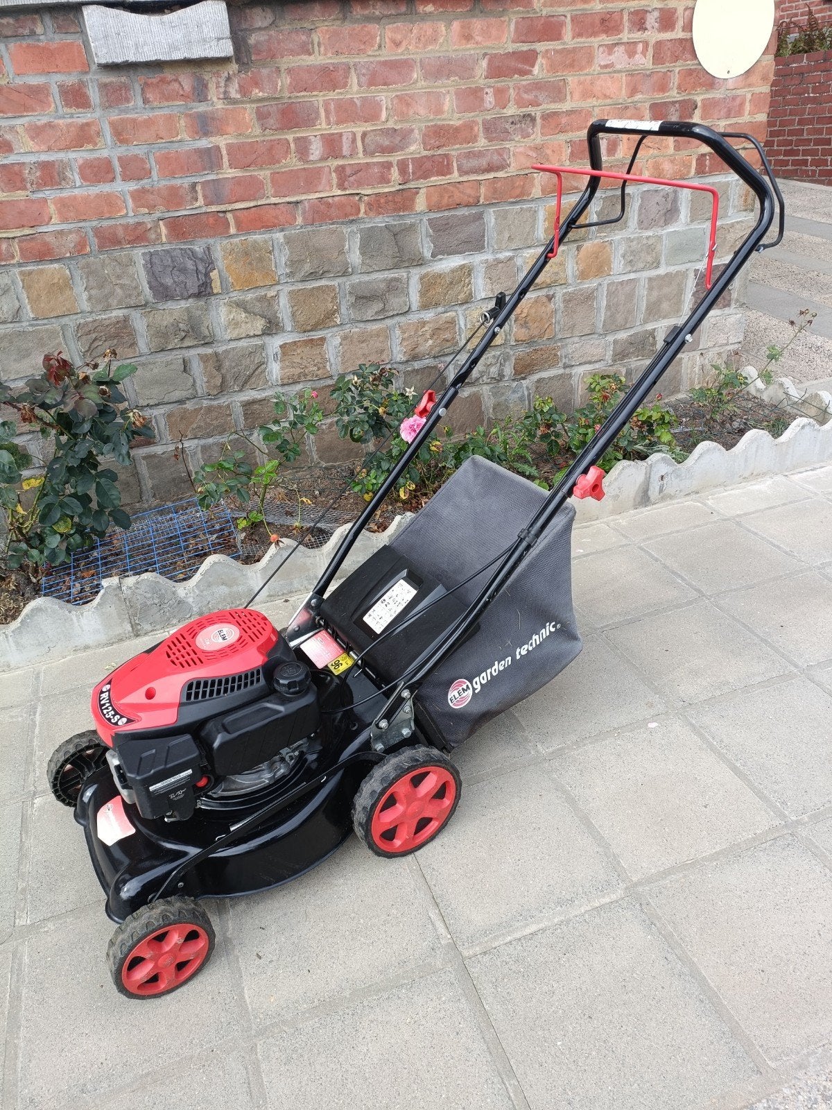 Tondeuse autotractée essence GARDEN TECHNIC 40cm de coupe, Ophalen, Opvangbak
