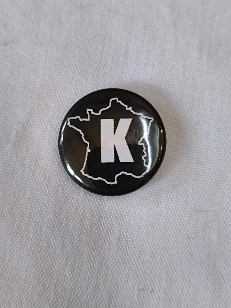 Badge / pins / épinglette du groupe de hardcore Kickback, Collections, Enlèvement ou Envoi, Utilisé, Autres sujets/thèmes, Insigne ou Pin's