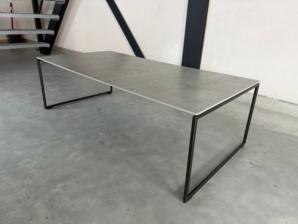 Leolux Evidence – keramiek blad – nieuwstaat, 100 tot 150 cm, 50 tot 100 cm, Zo goed als nieuw, Metaal