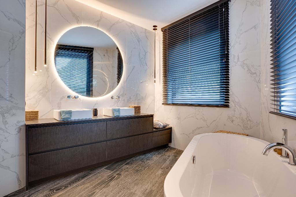 Luxaflex houten jaloezieën 3 stuks in totaal, Huis en Inrichting, Ophalen, 100 tot 150 cm, 200 cm of meer, Zwart
