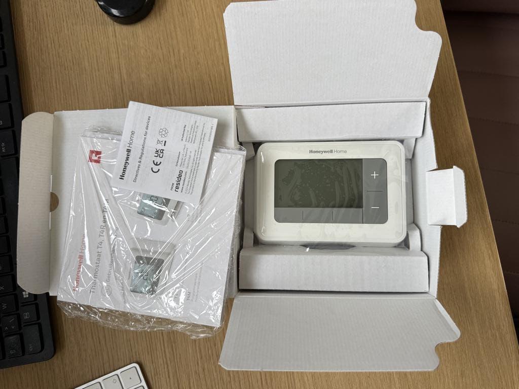 Thermostaat Honeywell T4 1-DAY, Ophalen, Nieuw