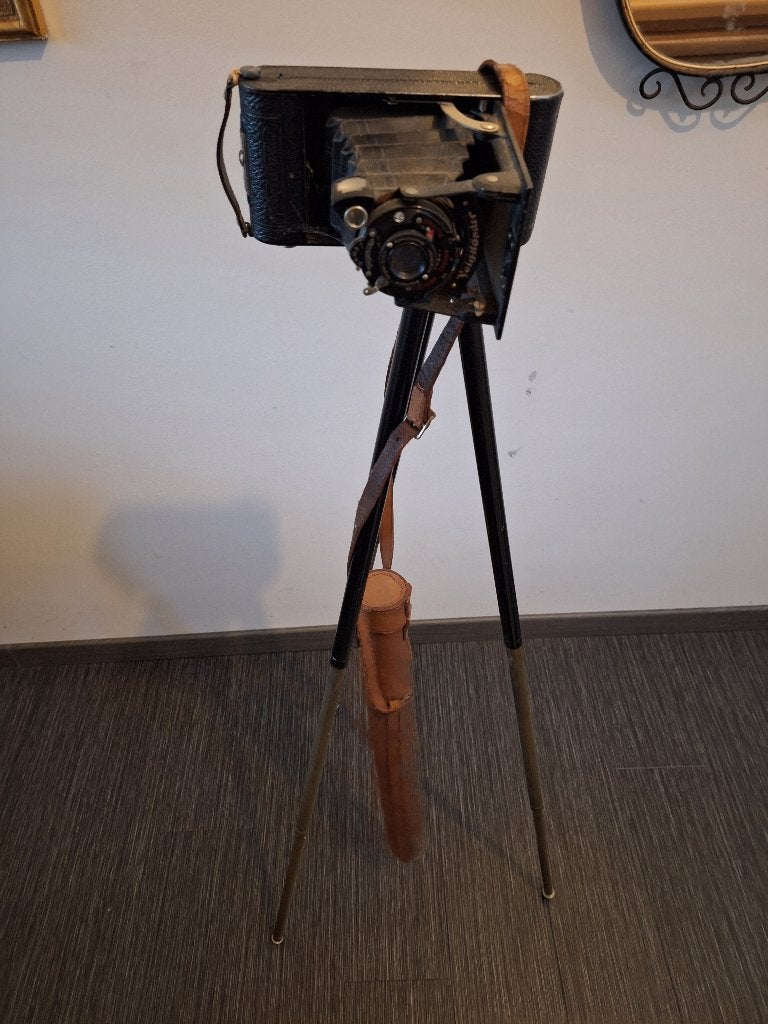 Vintage fototoestel op statief, Ophalen, Fototoestel