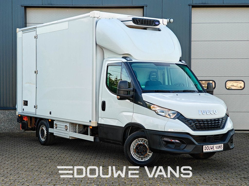 Iveco Daily 2.3 Koelwagen Airco Laadklep DAB Geveerde Stoel, Entreprise, Iveco, Boîte manuelle, Noir