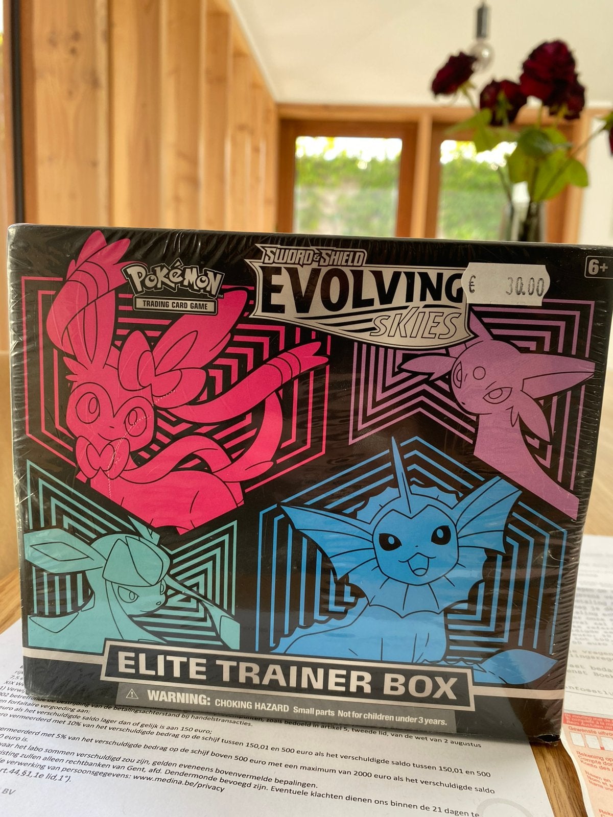 Evolving Skies Elite Trainer Box [SEGV] met seal schade, Hobby en Vrije tijd, Verzamelkaartspellen | Pokémon, Ophalen, Zo goed als nieuw