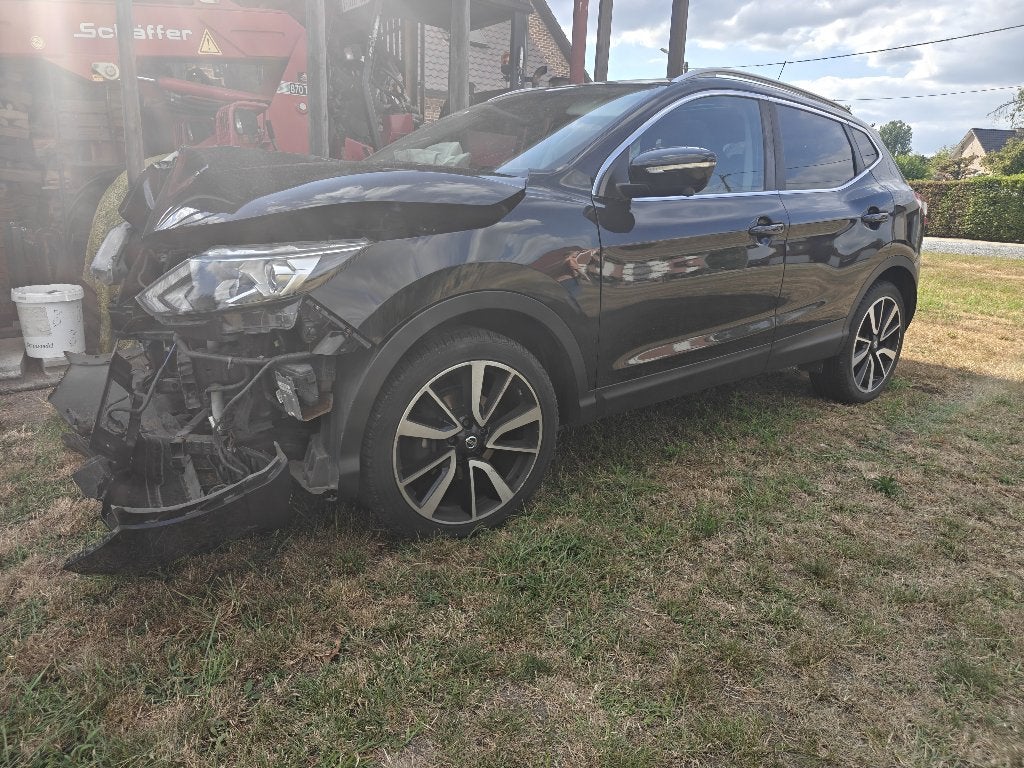 SCHADEWAGEN Nissan Qashqai Tekna 1.2 i 116pk, Auto's, Nissan, Automaat, 4 cilinders, Zwart, Leder