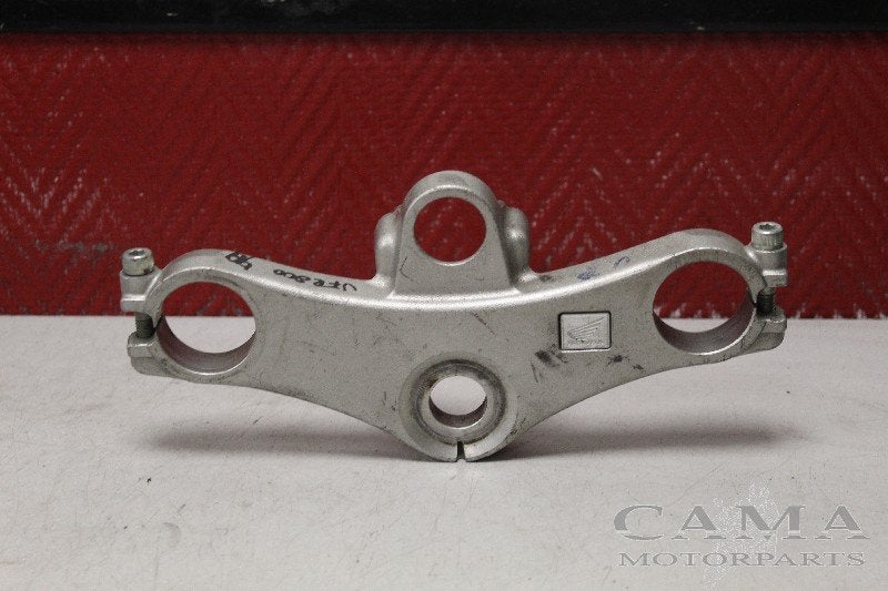 TOP YOKE TROIS POINTS VFR 800 Fi 1998-2001 (VFR800Fi RC46), Dhr. S. di Majo, Utilisé, Info@cama-motorparts.nl, P.J. Troelstraweg 8 8
3144 CX  MAASSLUIS, NL