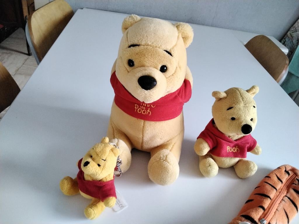 Lot WINNIE L’OURSON Disney - peluches /fourre-tout /.., Collections, Disney, Comme neuf, Peluche, Winnie l'Ourson ou amis, Enlèvement ou Envoi