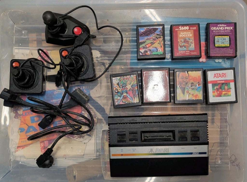 Gereserveerd -Atari 2600 + 3 controllers + 7 spelen, Games en Spelcomputers, Spelcomputers | Atari, Ophalen of Verzenden, Gebruikt