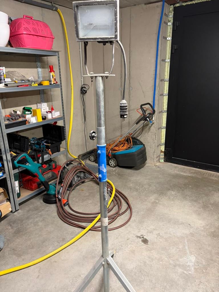 2 bouwlampen, Doe-het-zelf en Bouw, Ophalen, Gebruikt, Lamp, Met statief