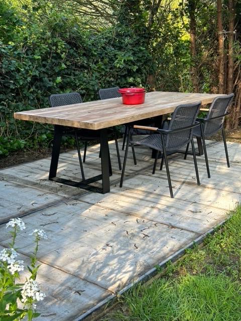 Teakhouten tuintafel met 4 stoelen, buitenstof, Ophalen, Zo goed als nieuw