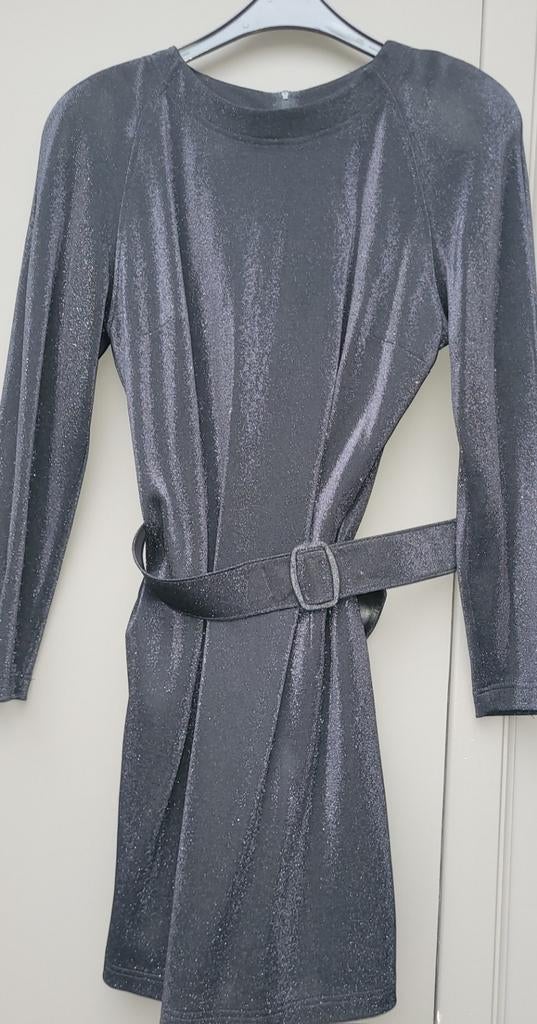 Robe de soirée à paillettes noires., Enlèvement, Noir