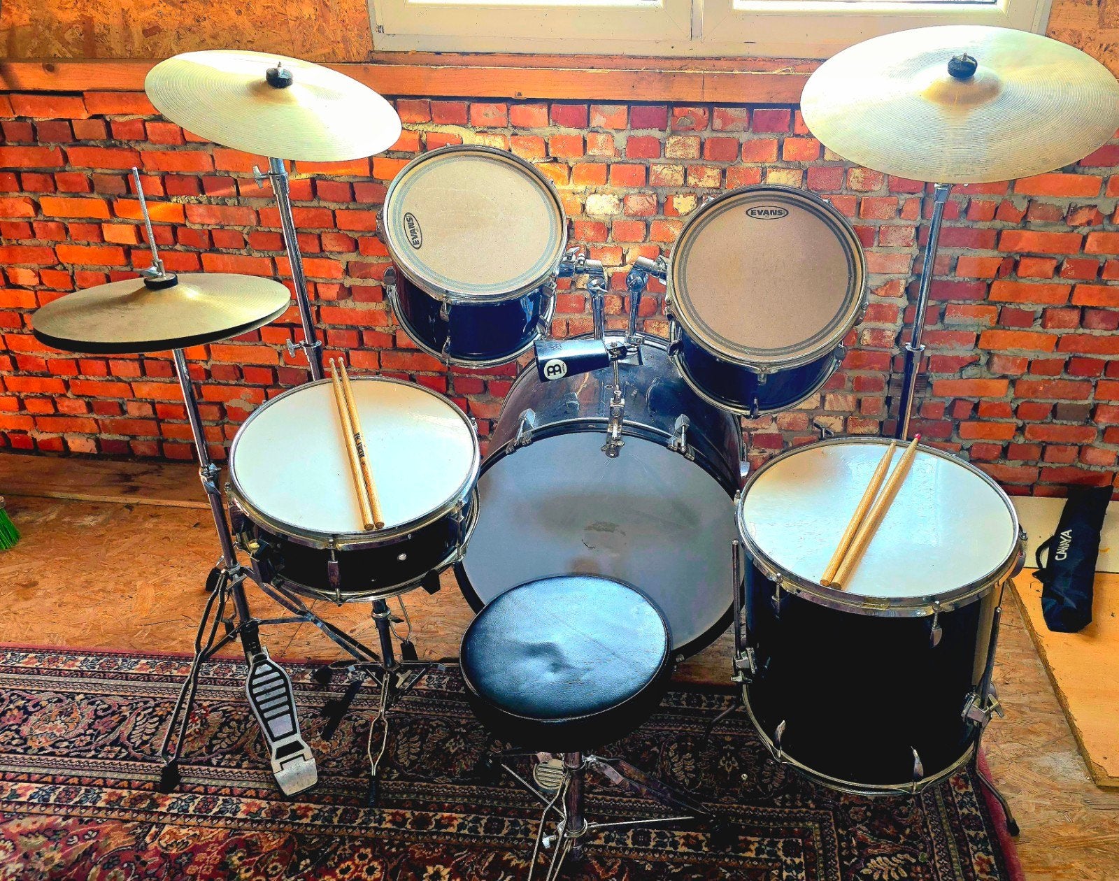 À vendre : batterie Complete Fame (5 pièces) avec cymbales +, Musique & Instruments, Enlèvement, Utilisé, Autres marques