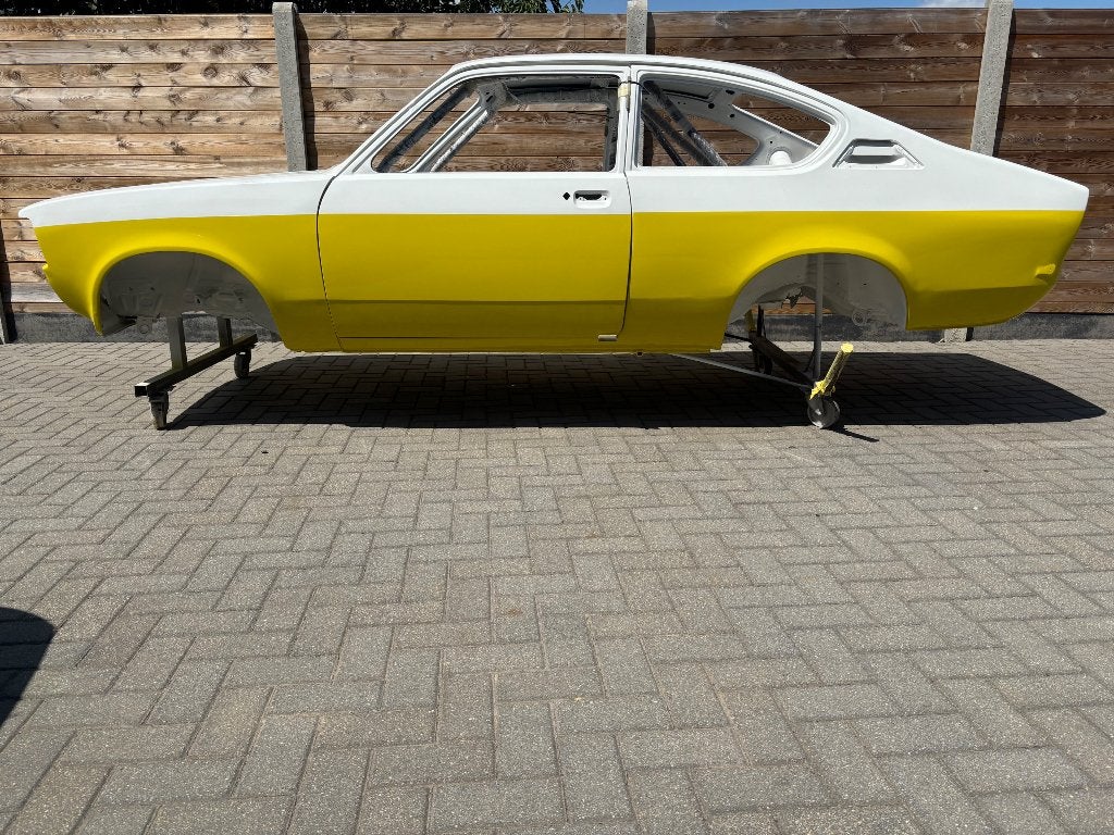 Cadet C Coupe CIH pulvérisé avec cage OMP, Autos : Pièces & Accessoires, Enlèvement, Utilisé, Avant, Opel