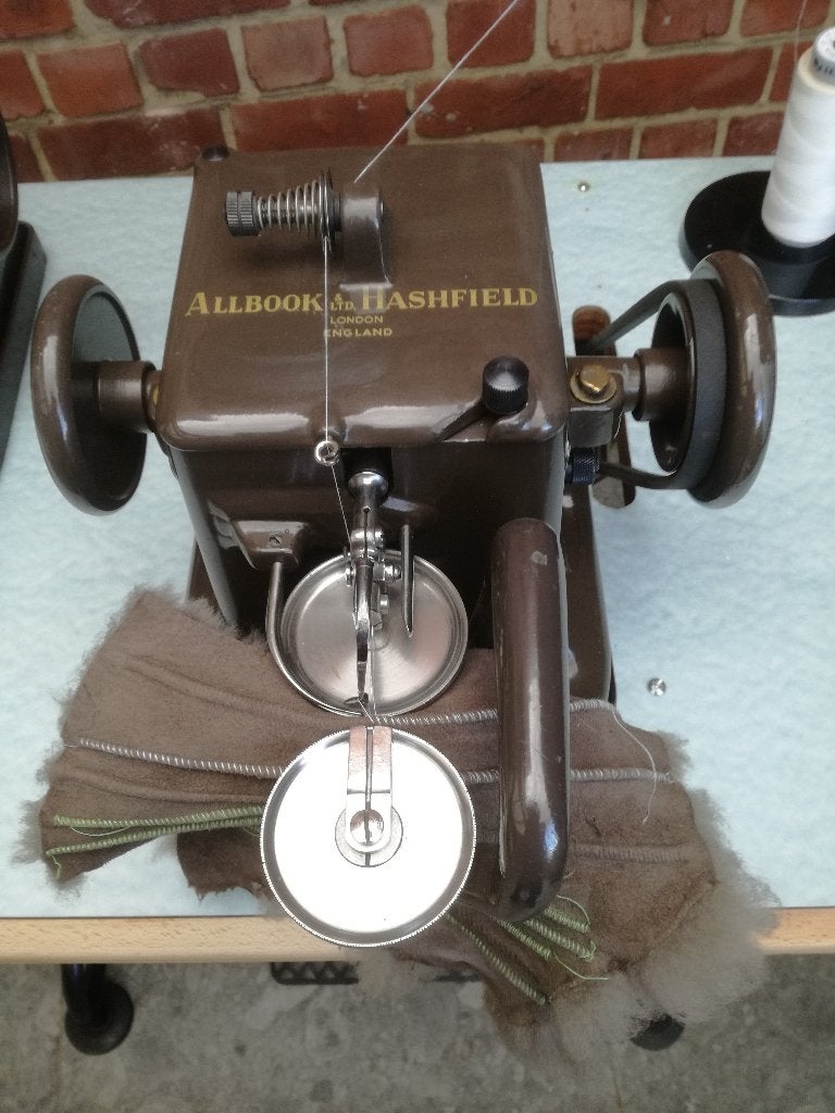 MACHINES A COUDRE, Hobby en Vrije tijd, Ophalen, Zo goed als nieuw, Naaimachine, Overige merken