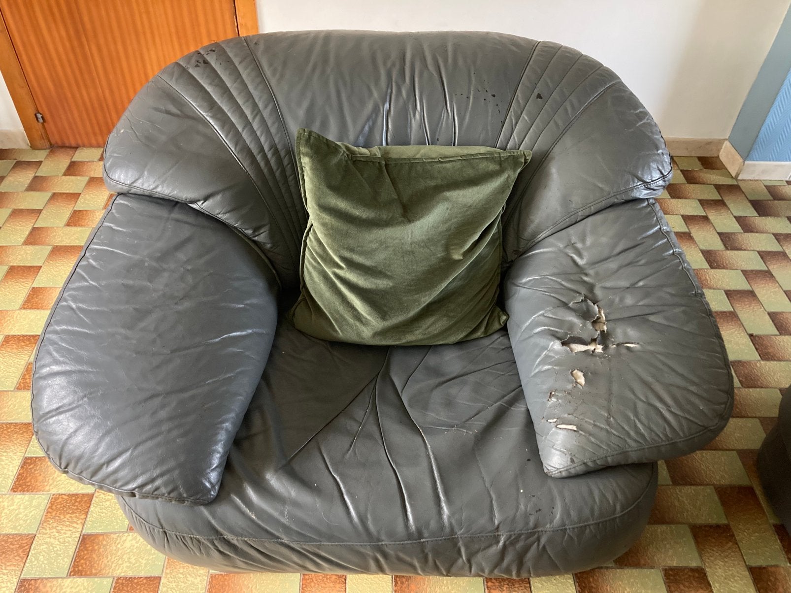 Magnifique divan en cuir gris, Enlèvement, Utilisé, Cuir