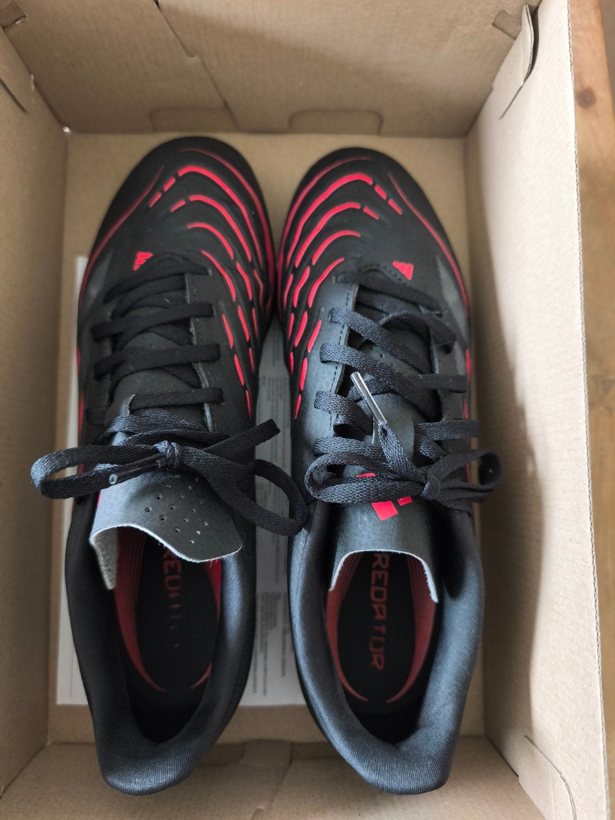 Predator turf 43 1/3, Enlèvement, S