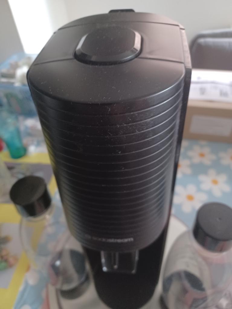 sodastream toestel met 2 nieuwe flessen, Elektronische apparatuur, Waterkoelers, Ophalen, Zo goed als nieuw, Waterkoeler-accessoire