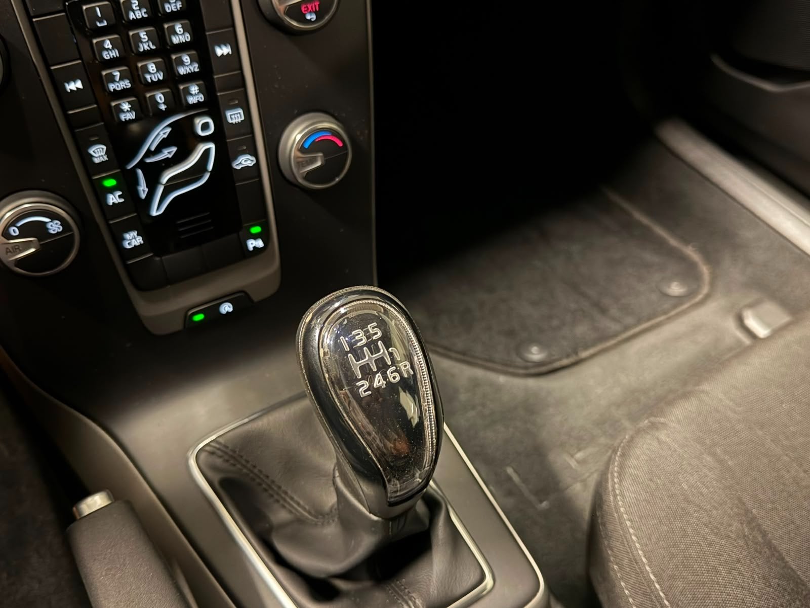 Volvo V40 D2 2.0D 88kW Euro 6b, Autos, Volvo, Achat, 87 kW, Euro 6, Boîte manuelle
