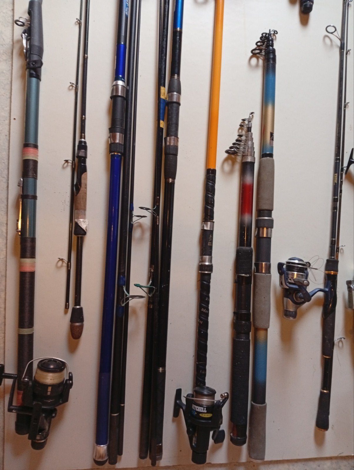 Grand lot d'équipement de pêche : cannes à pêche, moulinets,, Enlèvement, Canne à lancer
