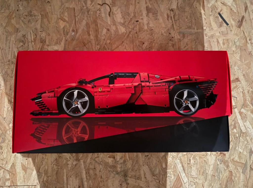 LEGO Technics Ferrari, Envoi