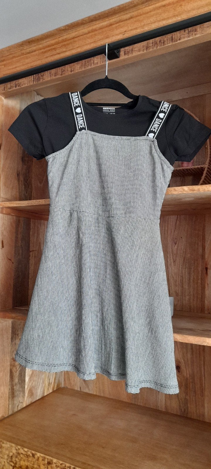 Zomers kleedje C&A met zwart tshirt zeeman mt 134/140, Enfants & Bébés, Vêtements enfant | Taille 134, Enlèvement, Comme neuf
