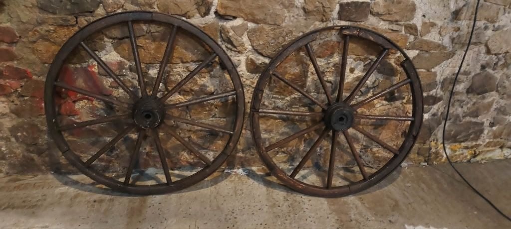 ROUES DE CHARRETTE, Enlèvement