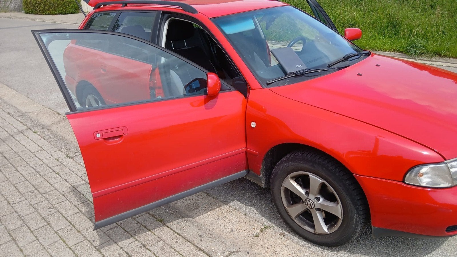 Audi A4 te koop! Export, Auto's, 4 zetels, Stof, Beige, A4
