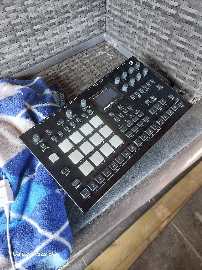 Rytm analogique mk2 +- 1 an !, Musique & Instruments, Batteries électroniques, Enlèvement ou Envoi, Comme neuf, Autres marques