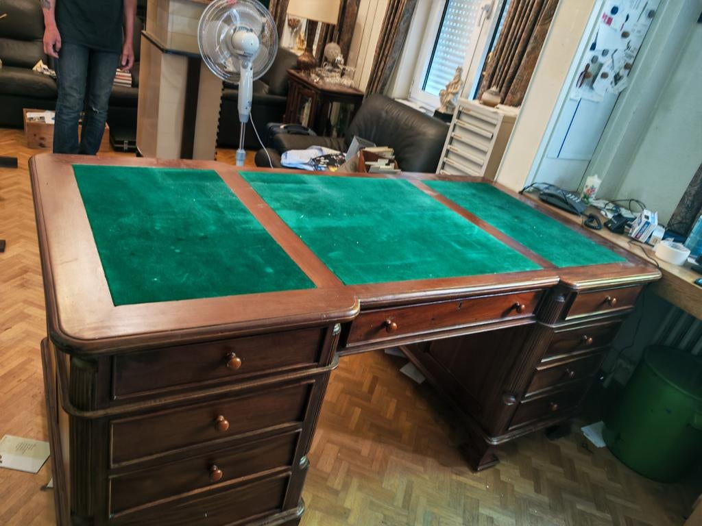 Engelse bureau, Ophalen
