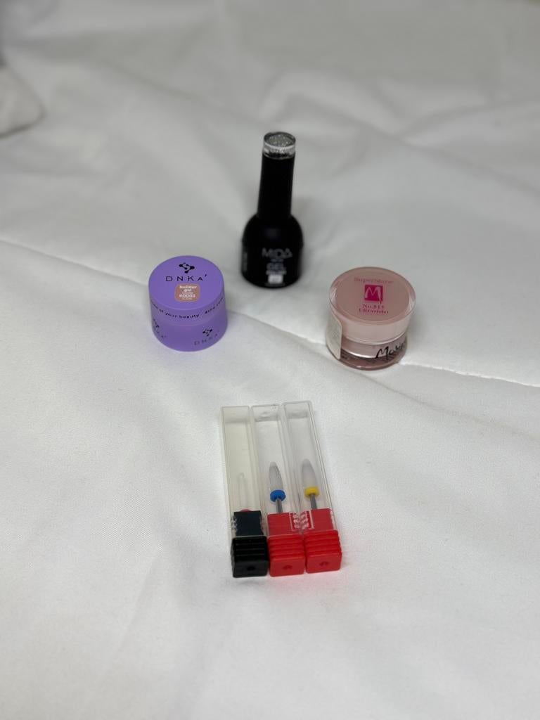 Mida Dnka’ Moyra, Ophalen, Overige kleuren, Nieuw, Handen en Nagels