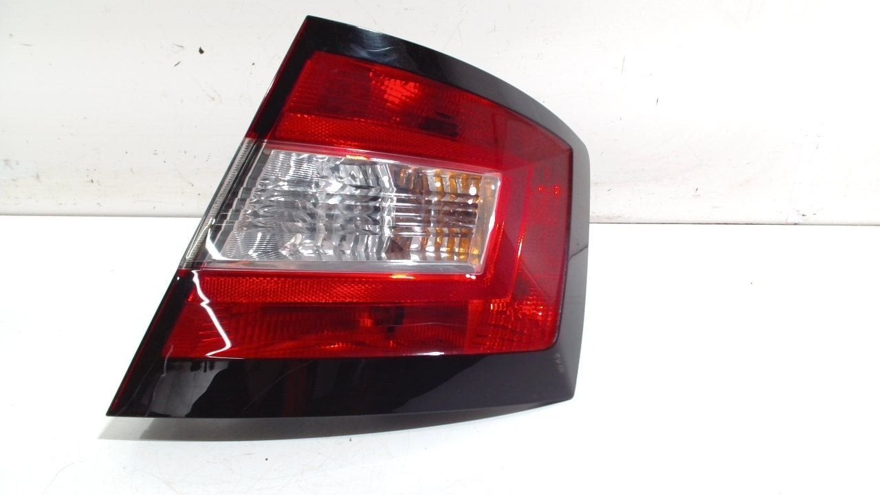 Achterlicht carrosserie rechts Skoda Fabia, Onderdelen@venauto.nl, Van der Ven Autorecycling B.V., Gebruikt, Ettenseweg 76, 4706 PB Roosendaal, The Netherlands