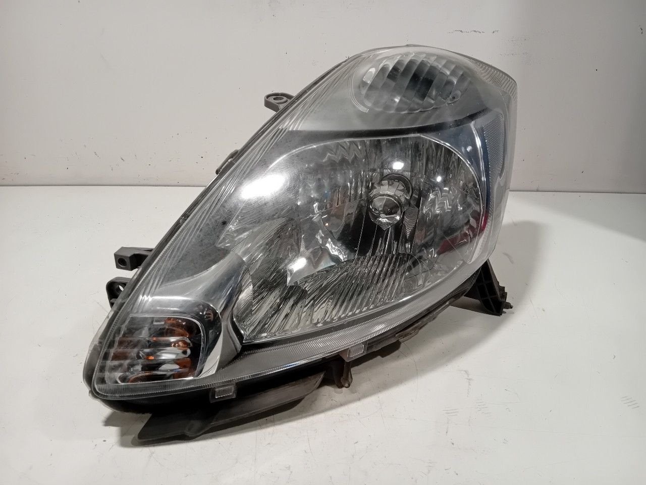 Koplamp links Subaru Justy, Subaru, Onderdelen@venauto.nl, Van der Ven Autorecycling B.V., Ettenseweg 76, 4706 PB Roosendaal, The Netherlands