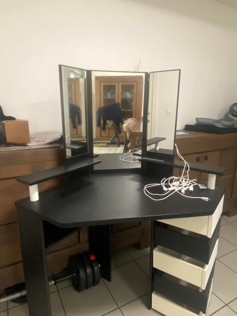 Dit is een tafel, Huis en Inrichting, Bureaus, Ophalen, Zo goed als nieuw, Wit