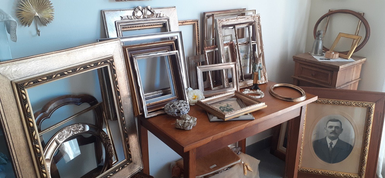 Encadrements anciens, Enlèvement