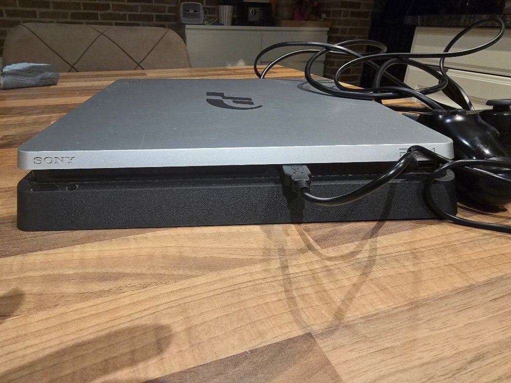 Playstation 4 slim gran turisimo, Games en Spelcomputers, Spelcomputers | Sony PlayStation 4, Ophalen, Gebruikt, 1 TB, Met 1 controller