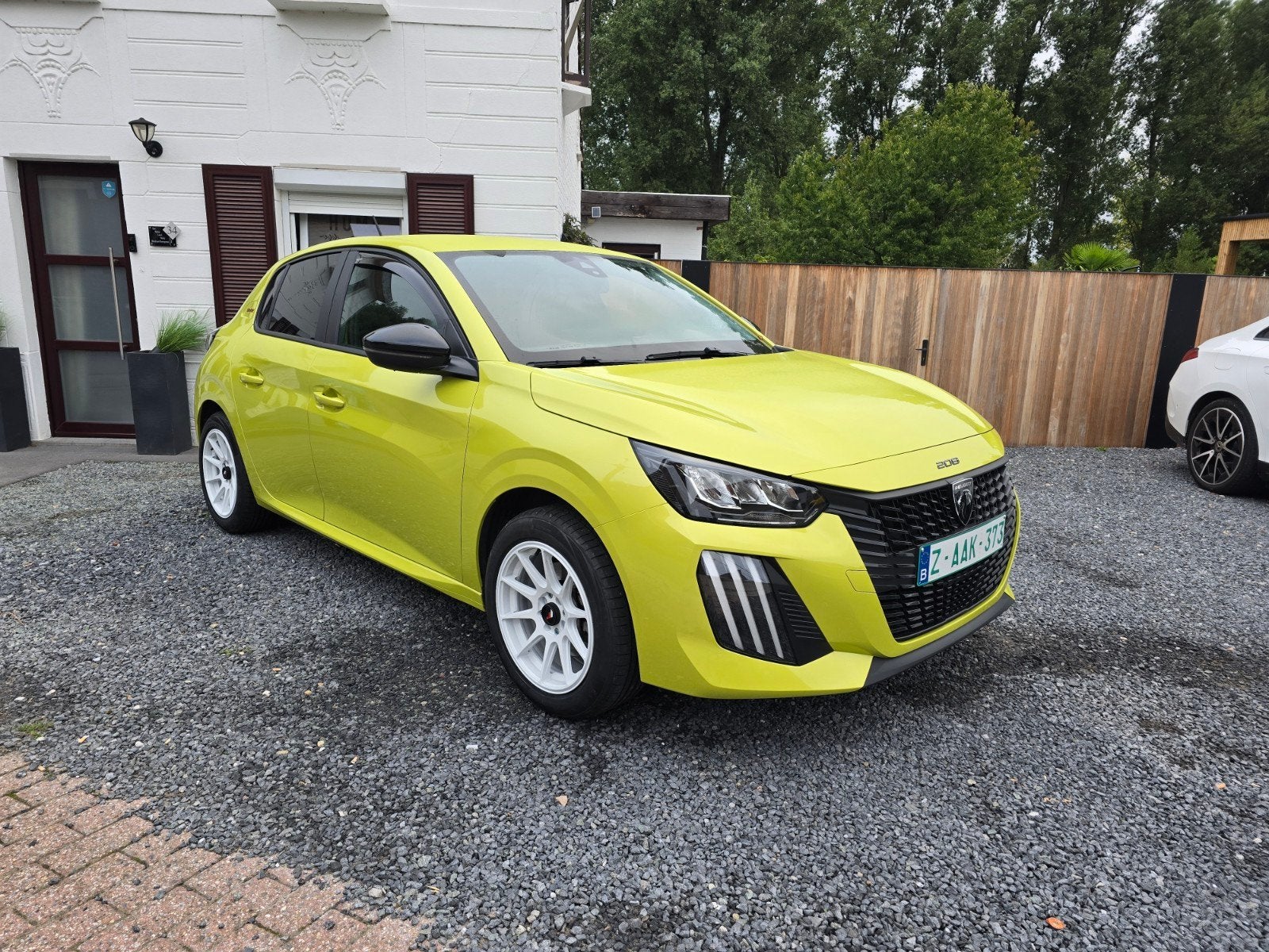 Peugeot 208 Style 2025 18150km reeds gvv!!!, Auto's, Voorwielaandrijving, 1199 cc, Geel, Bedrijf