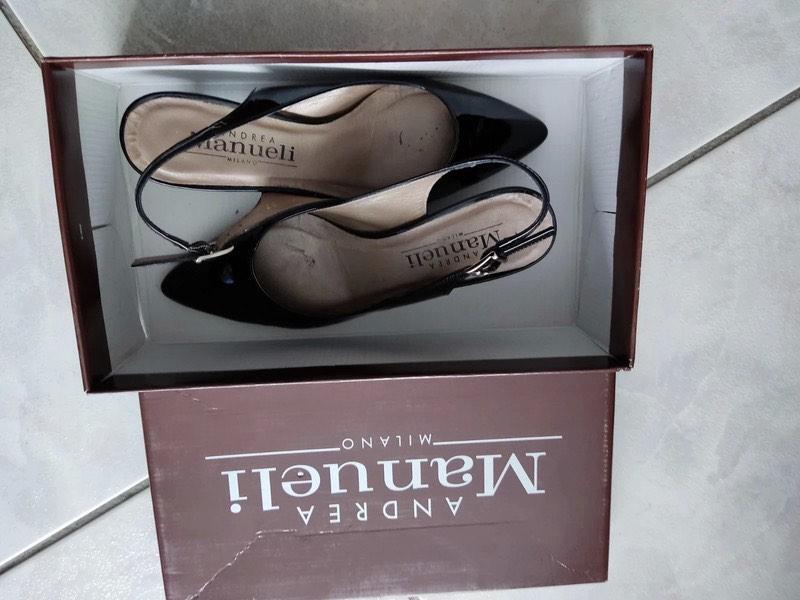 Sandales neuves noires    verni ANDREA  MANUELI 37, Enlèvement ou Envoi, Escarpins, Noir, Neuf