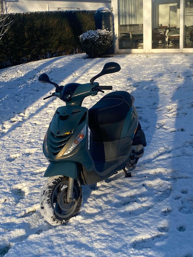 Piaggo zip 4t 50cc klasse b, Fietsen en Brommers, Scooters | Piaggio, Zo goed als nieuw, Zip, Ophalen of Verzenden