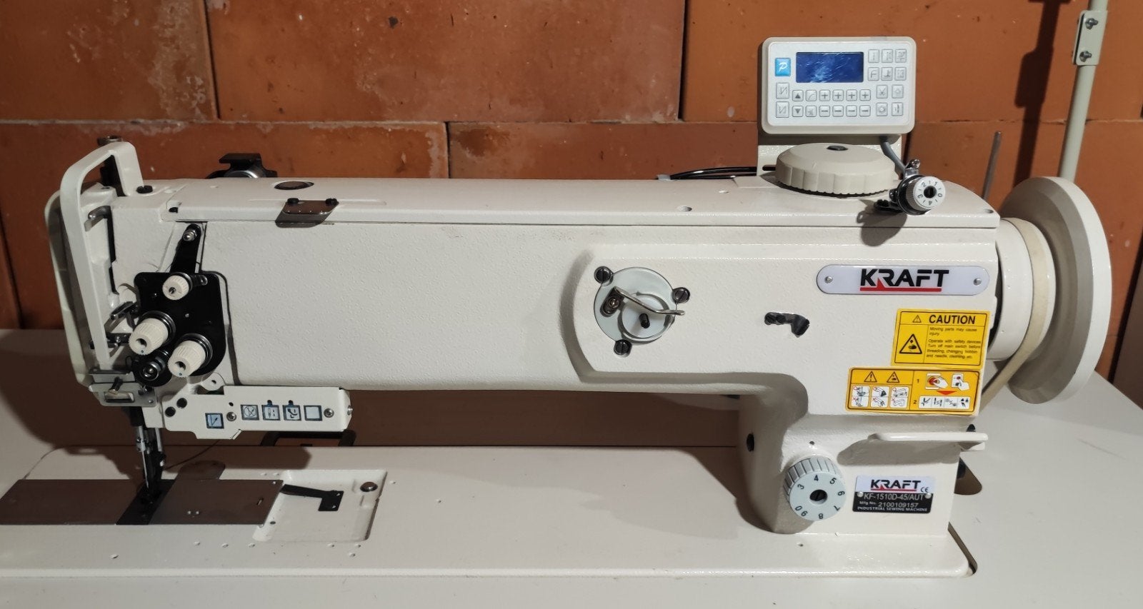 Traduction en cours..., Ophalen, Zo goed als nieuw, Naaimachine