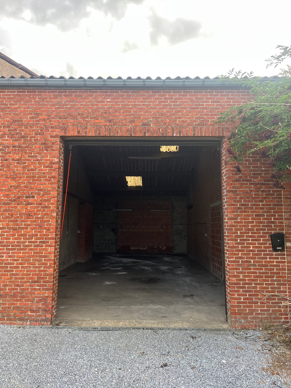 Loods - opslagruimte - garage TE HUUR, Zakelijke goederen, Bedrijfs Onroerend goed, Huur, Parkeerplaats